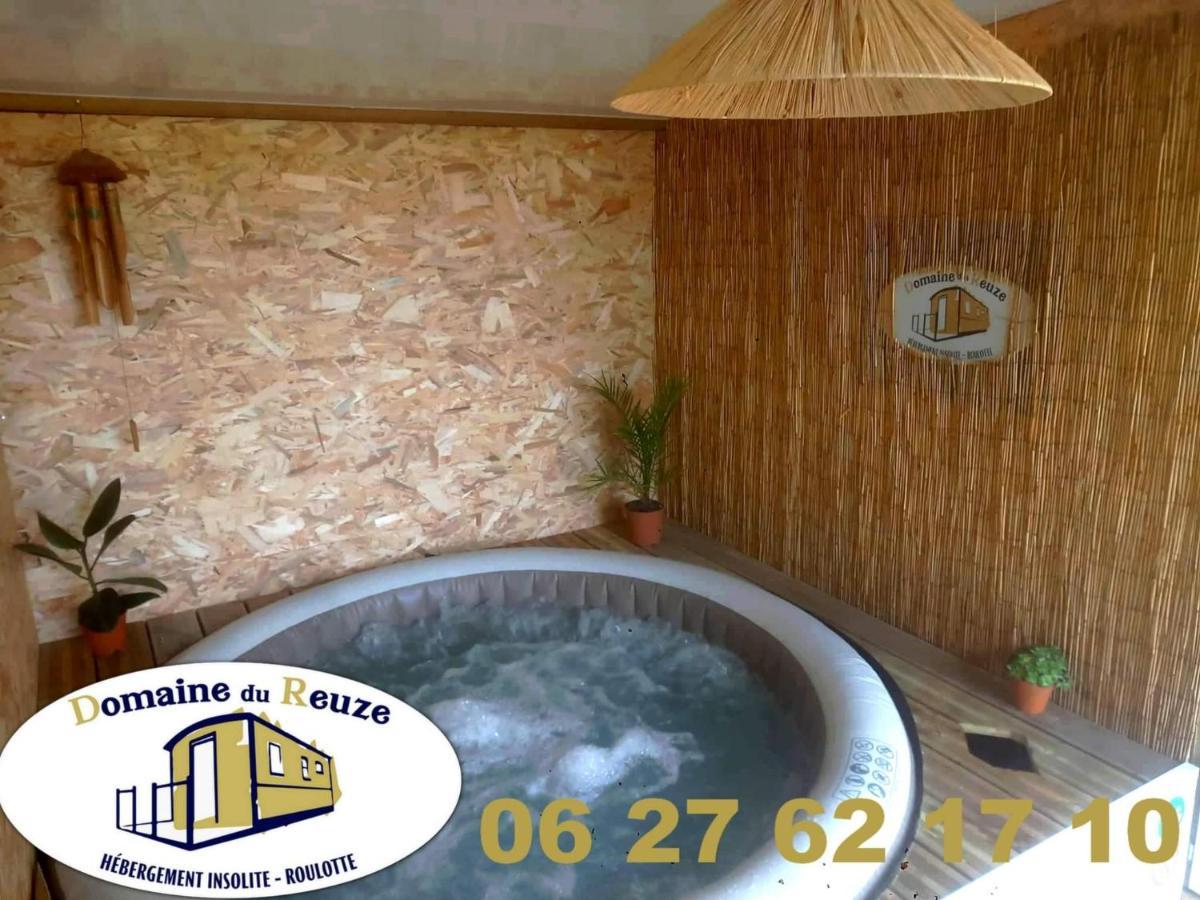 Roulotte Et Jacuzzi De Rachel Au Domaine Du Reuze Villa Winnezeele Luaran gambar